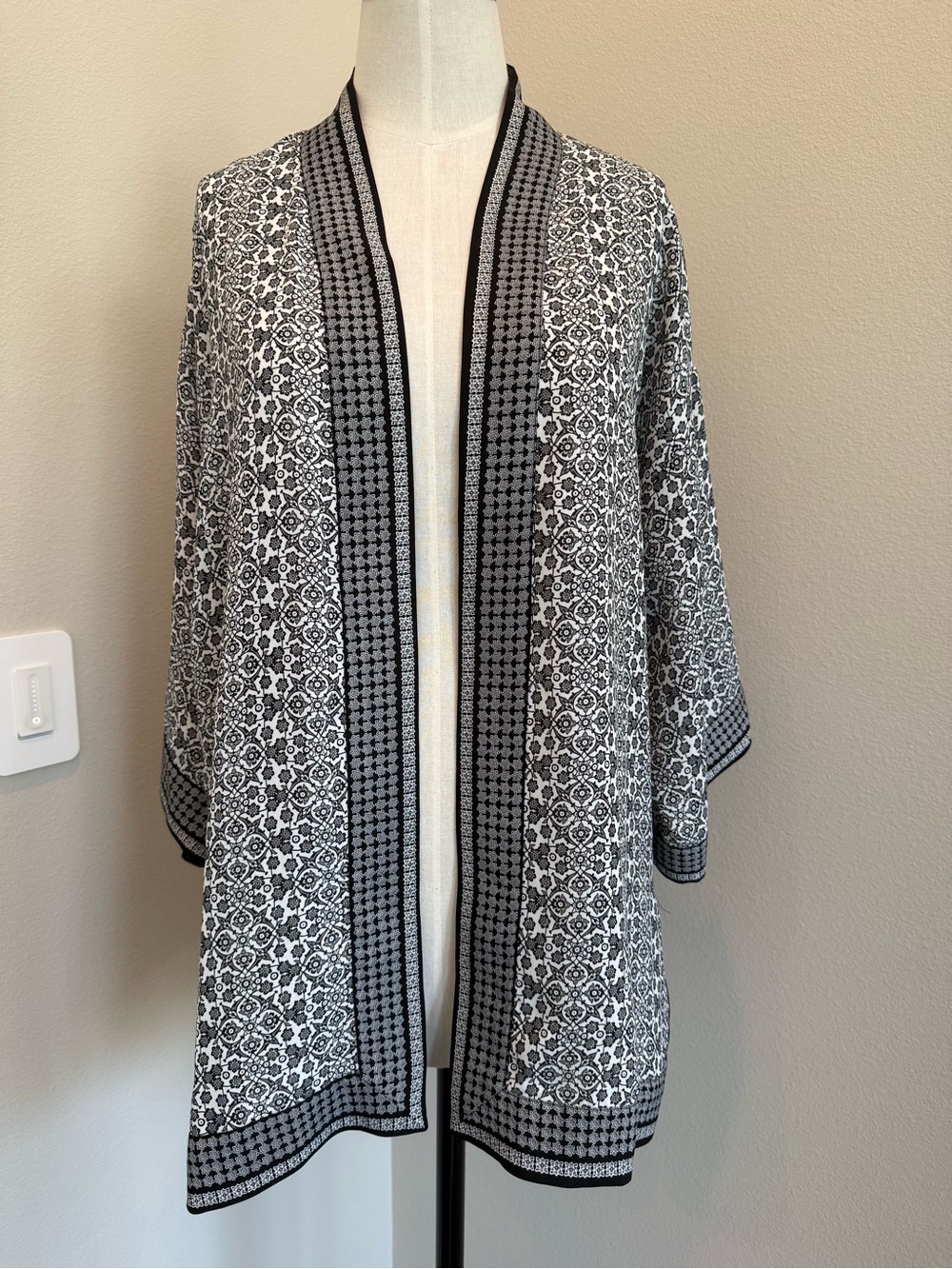Max Studio Black & White Open-Front Patterned Kimono Style Cardigan